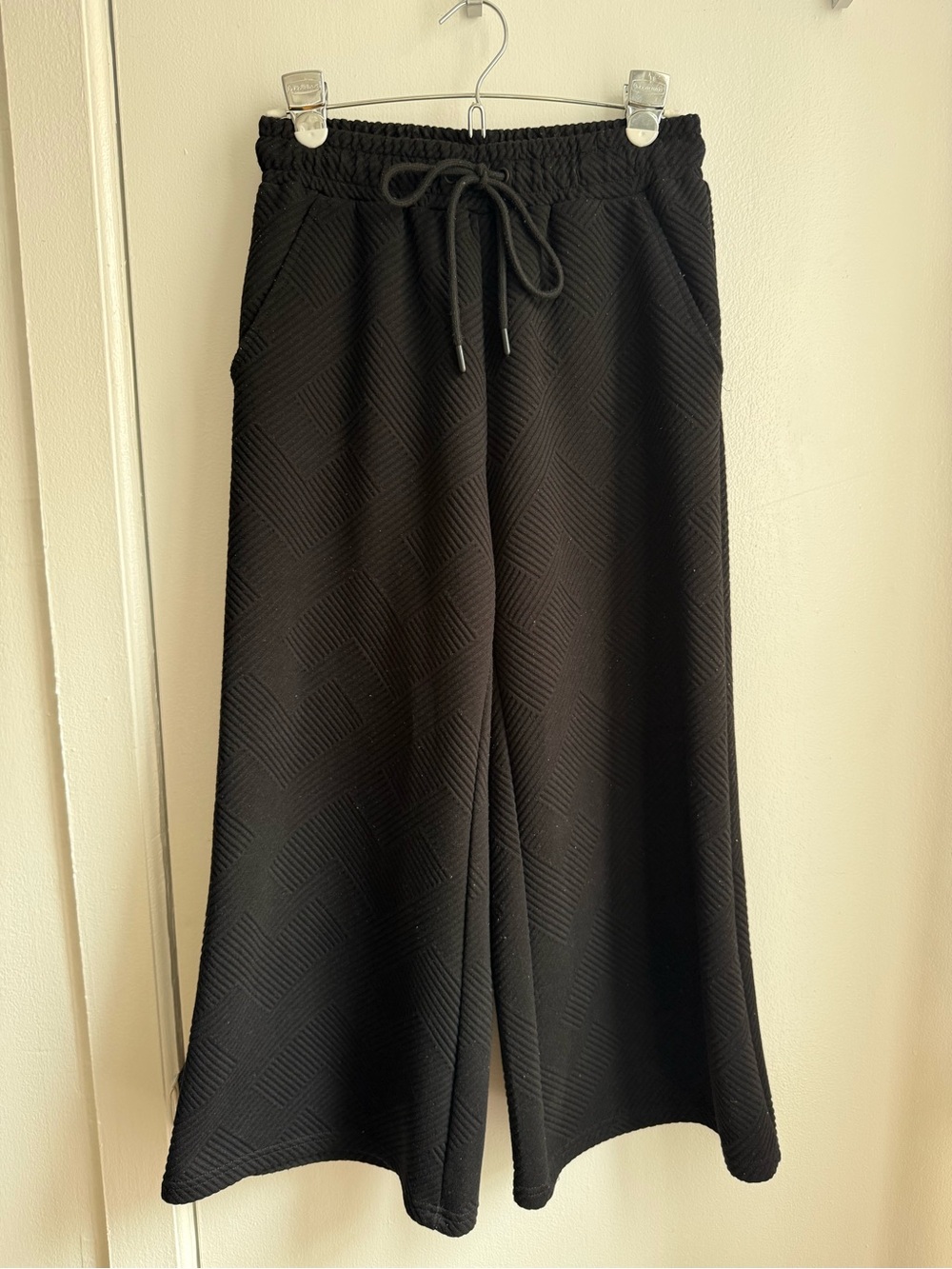 Black Textured Wide-Leg Knit Pants